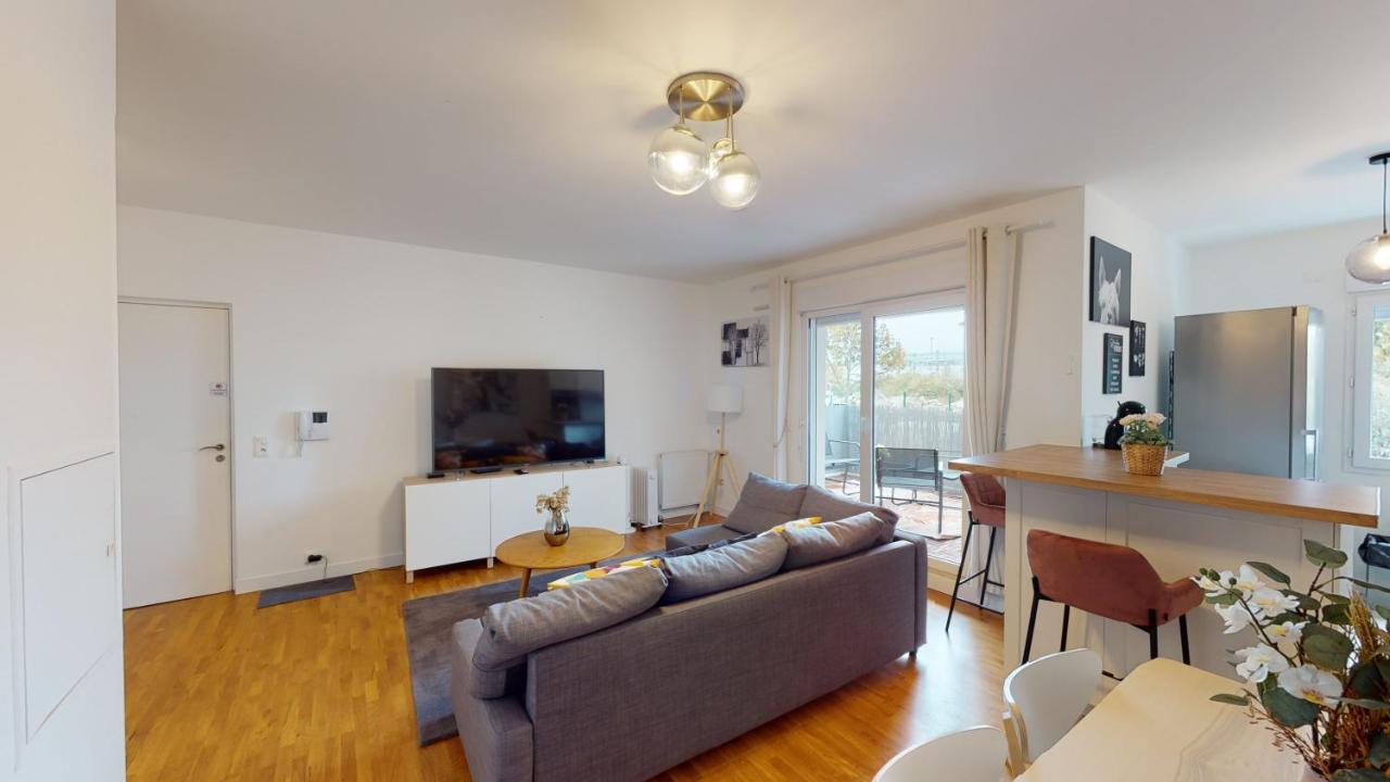 Live Like A Local Stylish 2Br With Balcony & Parking Apartment แซงต์-เดอนี ภายนอก รูปภาพ